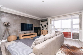 Luxury Secure Big Bay Apartment
